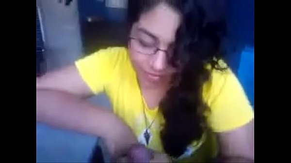Mexican girl makes a blowjob to his boyfriend f...