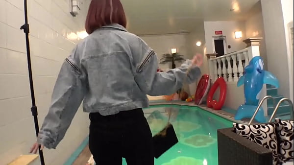 part1 Water Fellatio & Squirting Nozomi! She goes straight to a love hotel with a swimming pool with a beautiful girl! Standing back and high speed piston! She climaxes and squirts all over the place with her perfect body!
