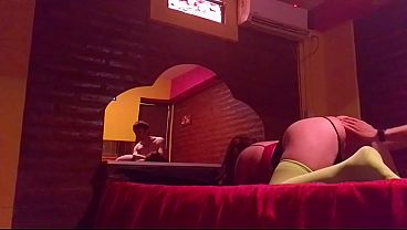 Le chupo la cola y vagina en motel barato