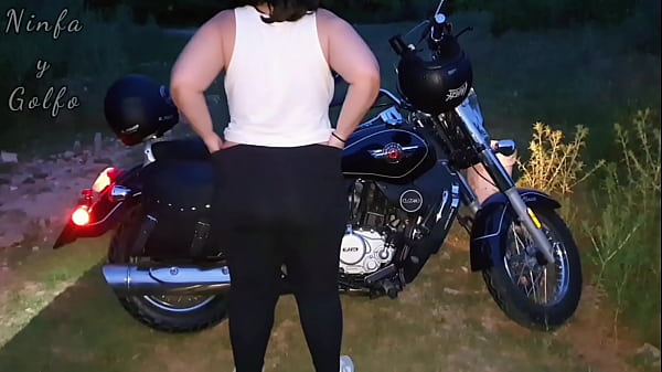 Fucking my wife in the field.  Getaway with the motorcycle in confinement phase.  A tribute to Ouset.  Full video on Xvideos RED