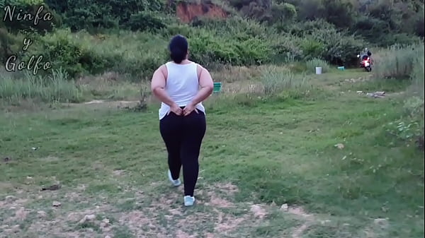 Fucking my wife in the field.  Getaway with the motorcycle in confinement phase.  A tribute to Ouset.  Full video on Xvideos RED