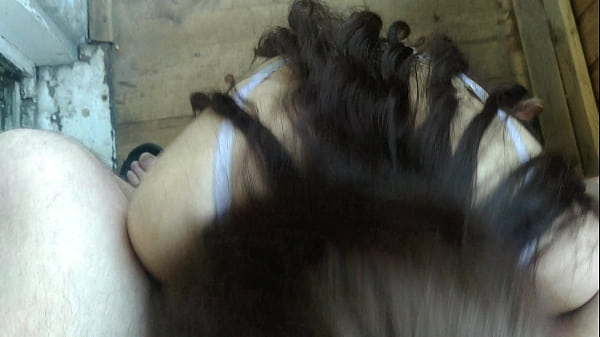 Zigeunerin Bläst Auf Dem Balkon