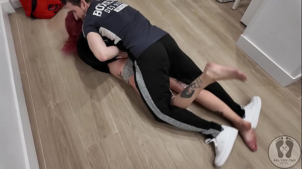 Download Video - 4K I CAUGHT A GIRL BURGLAR TRY TO ESCAPE FIGHTING WITH KICKS