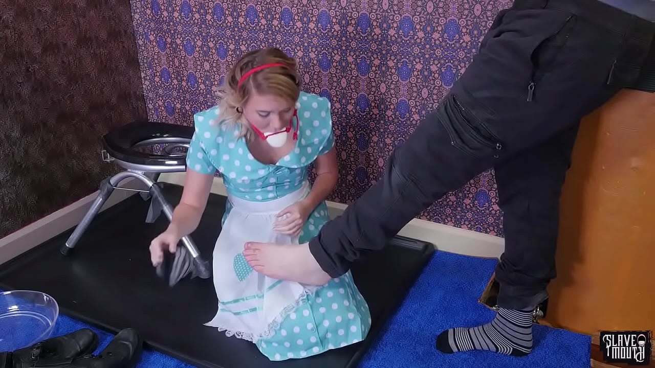 Una joven traviesa se limpia la boca con jabón después de practicar sexo anal.
                    teen blowjob gagging ass eating ass licking submissive domination bdsm fetish bondage pissing bizarre weird facefuck soap rimming rimjob face fucking mouth punishment discliplined muchos negros