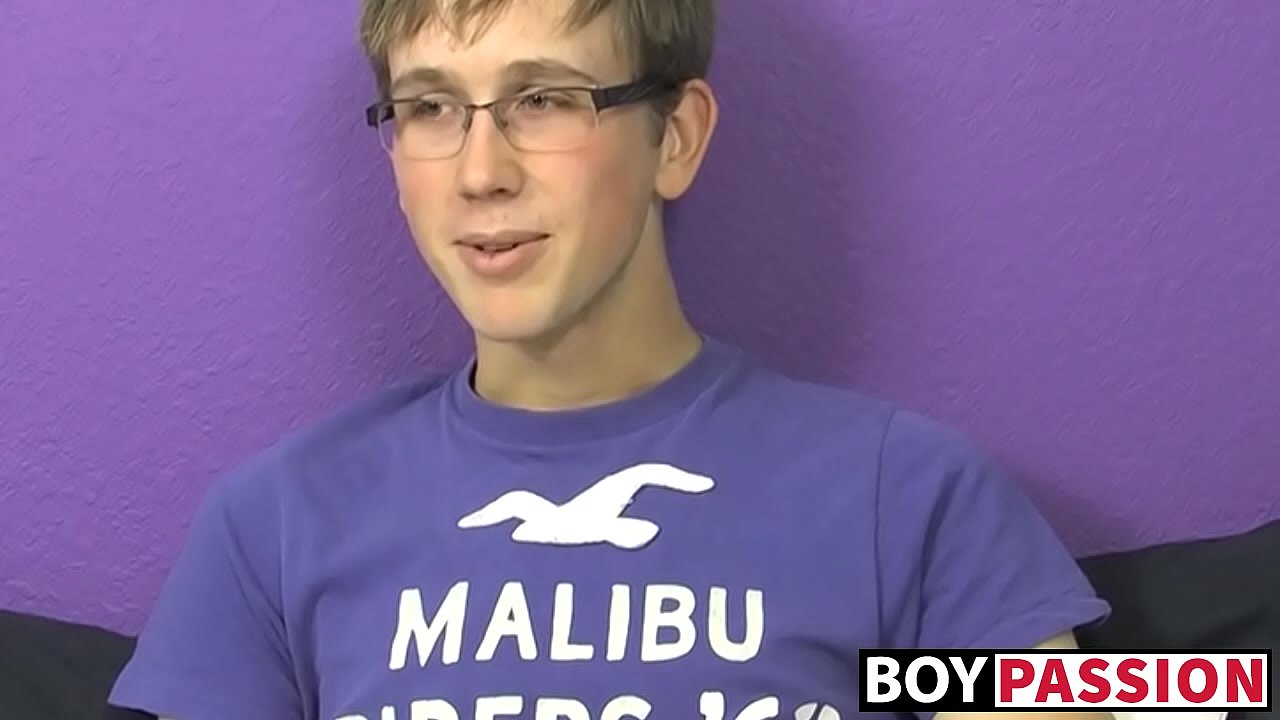 Jockstrap gafas twink Tommie Reed masturbación en solitario caliente
                   skinny glasses masturbation piercing solo gay twink interview big cock big dick jerking off young men boypassion tommie reed muchos negros