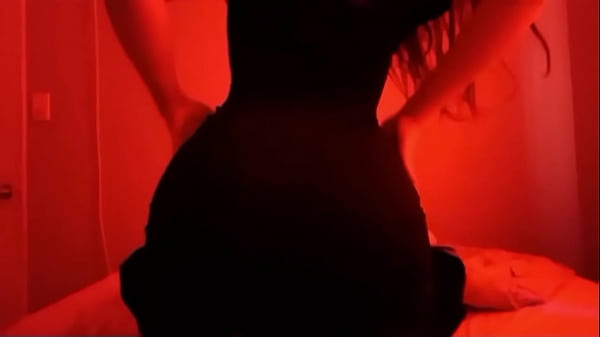 Sexy y pequeña madrastra caliente entra al cuar...