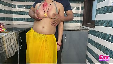 Meri Hot and Sexy Aunty Ki Choli Mein Rang Lag Gaya Holi Mein