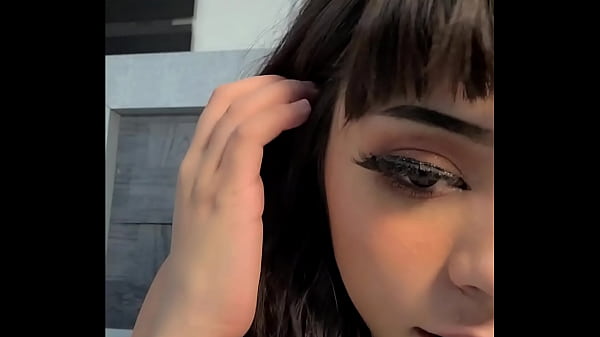 Download Video - Mi novio me hace partirme la madre&period; Para darle placer y al final yo soy la que disfruto mas