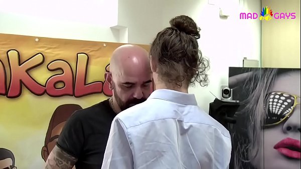 Download Video - Carlos&comma; madurito venezolano&comma; el culo virgen del yogur&iacute;n