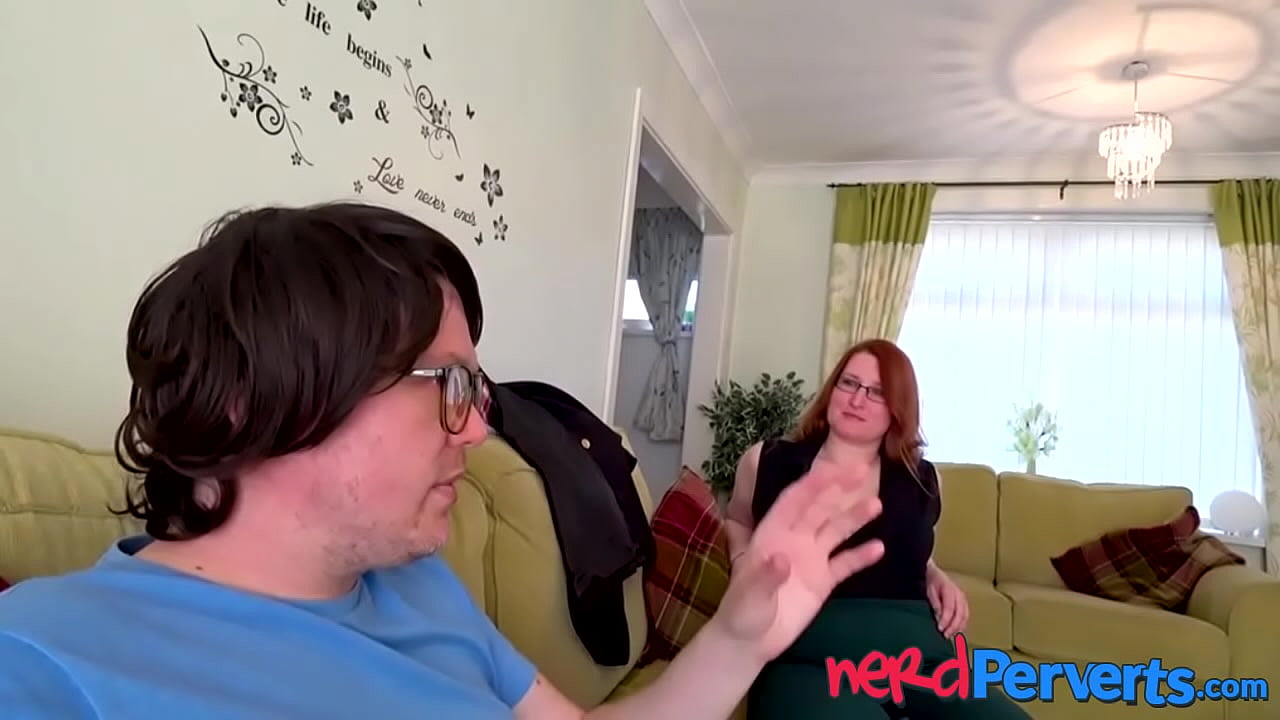 Chica británica con grandes curvas es engañada para tener sexo
                   babe blowjob handjob redhead glasses reality big tits uk english big cock big dick tricked titty fuck natural tits nerdperverts autumn temptation muchos negros