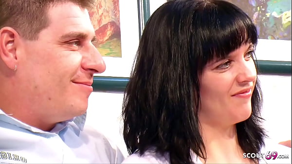 Download Video - Reife deutsche Frau zeigt gibt echtem Paar Nachhilfe beim Sex im Dreier