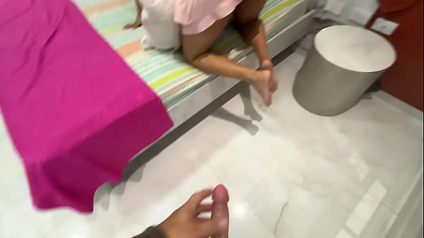 MORENA DE CULO ENORME PRESTA EL CO&Ntilde;O A CAMBIO DE 100 PAVOS