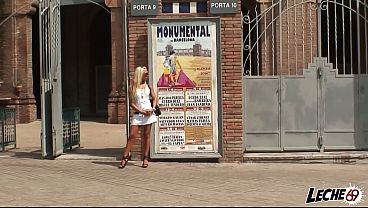 Me Follo a mi VECINA. La gordita MILF quiere mi LECHE DENTRO cuando su marido no esta