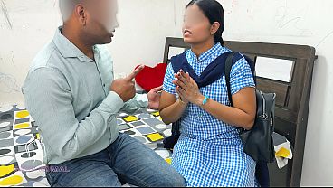 कोमल १२ वी की परीक्षा के डर से टीचर के पास बिंनती करने पहची उसका लैंड पूरा चूत के अंडर लेने को राजी हुई