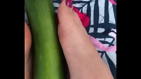I play with my zuchinni