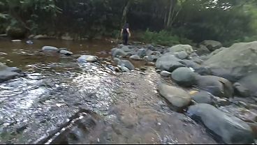 salgo a explorar la naturaleza encontr&eacute; un chico y le pido que me folle el culo y me da una rica follada y su leche tiene un sabor delicioso