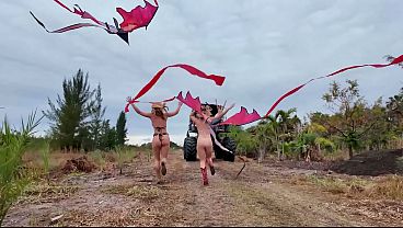 Yeastyboiz - 公共の場でのダブルディープスロートフェラチオと射精キス