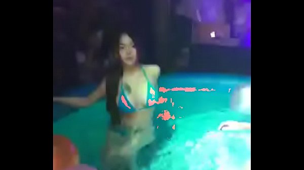 Nathalie Achielsteppe and นิชา ชูสุวรรณ. swimmi...