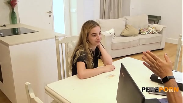 18 years old student Irina comes to us looking for her first porn casting: "I'm a little nervous"