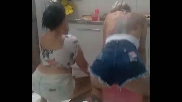 Gostosa dançando funk