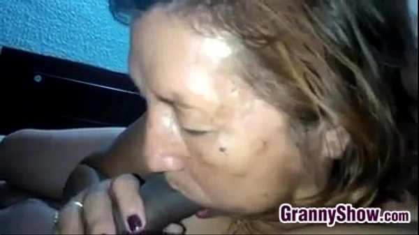 oldlatingrannygivesblowjob