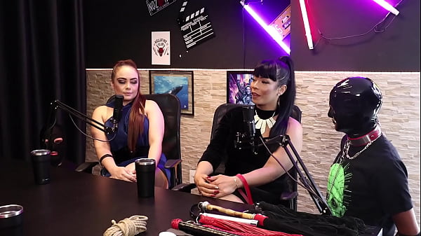 The modalities of Podolatry, one of them is stepping on a stick to masturbate - Inara à Doutrinadora and Goddess Lohan