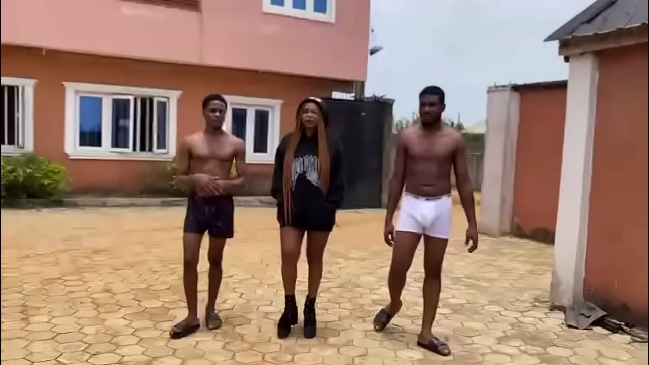 Las personas a las que les pago para que trabajen para mí dejan el trabajo y trabajan en mi coño.
                     pornstar blowjob doggystyle fun sex muchos negros