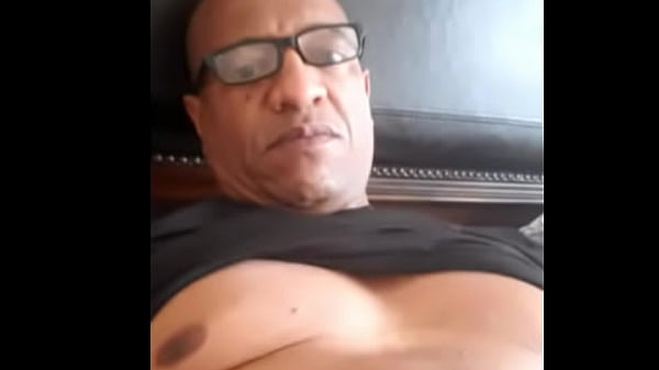 M. Terrance Johnson Se Masturbe Devant Une