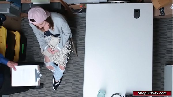 Lady gets fucked for stealing beverages