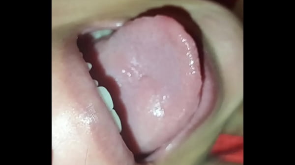 Le saco toda la leche hasta tenerla toda en mi boca hasta la &uacute;ltima gota