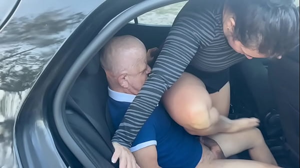 Download Video - Bruno diferente e Danni Cardillo s&atilde;o flagrados fudendo