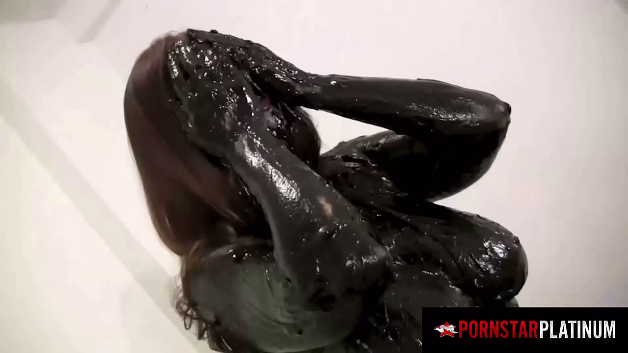 PORNSTARPLATINUM Mindi Mink Rubs Pussy With Greased Oil