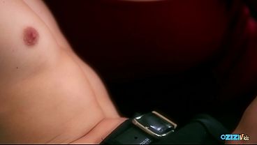 彼女たちは、最大の快感を得るために、女の子の自慰行為とキスを一緒に行う必要がある