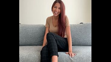 Paula Shy &ndash; Elle l&egrave;che le string avec avidit&eacute; : langue qui racle le tissu, suce la partie qui collait &agrave; sa fente.