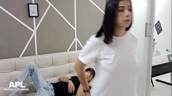 Rich fucked a universitary at a friend's house - Full story