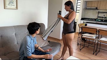友達との外出をこっそり抜け出して、可愛い親友に激しいアナルセックスをして、彼女の大きなおっぱいを搾り出す