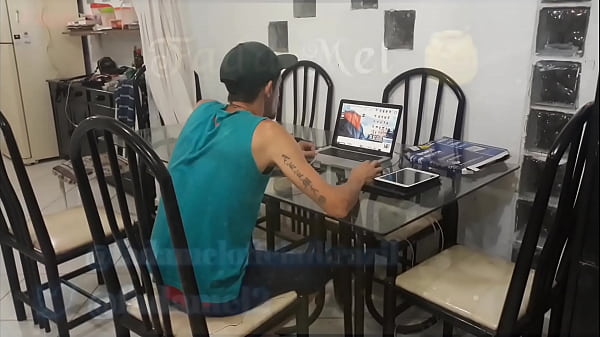 Tive Que Dar A Buceta Pro Gringo Pro Meu Marido Fechar A Negocia&ccedil;&atilde;o.