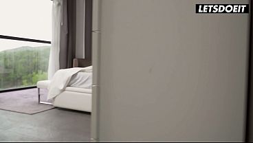 El masajista se lo monta con esta preciosa chica de gran culo