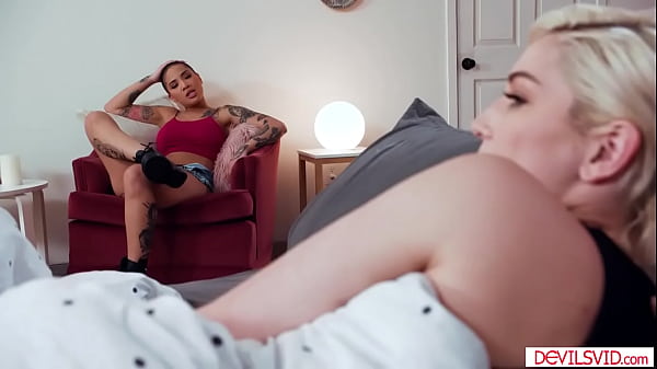 Ebony lesbian pussy licks busty roommate