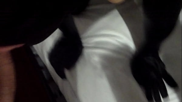 Enfoncer Ma Femme Chaude Dans Son Catsuit Au Look Mouillé