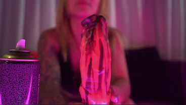 Tutorial de mamadas con un dildo gigante con mi cita de tinder