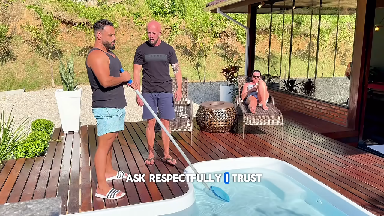 Me acosté con la esposa de mi jefe, que estaba presumiendo mientras tomaba el sol junto a la piscina.
                     latina interracial wife lingerie swimming pool housewife swingers hotwife cuckold husband cuckquean muscular body pov humiliation muchos negros