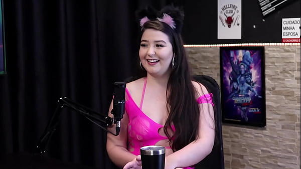 Elle Est Formée Aux Prothèses Par Le Rêve De Ses Parents, Mais Adore Le Porno - Flora