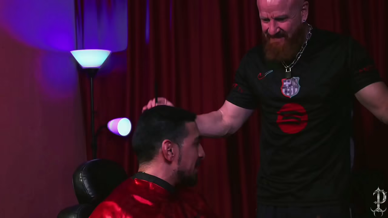Avance: Al cliente no le gustó el corte de pelo y se negó a pagarle al barbero, y tuvo que pagar con el culo (Avance de la doble función Barbería Profanus EP6 y EP5)
                     pornstar tattoo threesome brazil gay bareback big cock gay blowjob uncut cock white skin fuck buddies raw gay intense anal latino man muchos negros