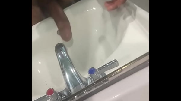 Wichsen Im Badezimmerwaschbecken Zu Popeyes Chicken