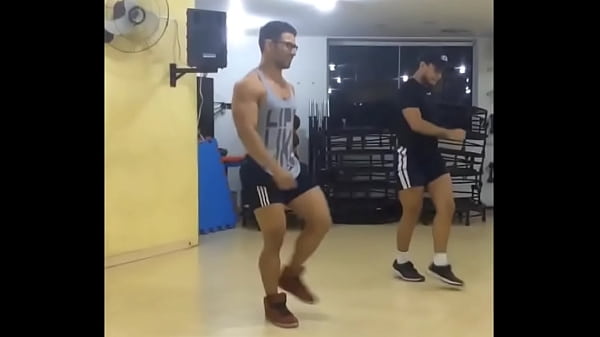 Bustastone - Sexy Brazilian Muscle Hunk Dancing at the Gym!
