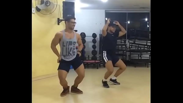 Sexy Brazilian Muscle Hunk Dancing at the Gym!