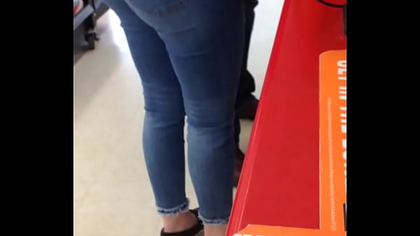 Sexy Milf Sieht Jungen Jeansarsch Aus - Teil 1