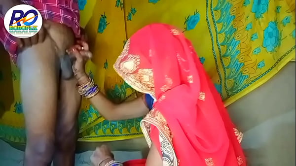 Download Video - Desi village bhabhi saree removing finger karke jordaar chudai