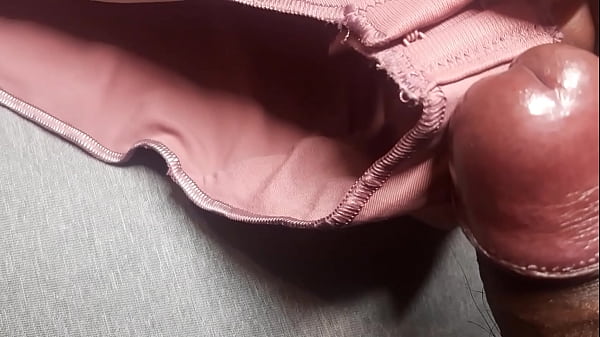 Download Video - Me masturb&eacute; y corr&iacute; sobre la lencer&iacute;a nueva de mi mejor amiga&period; Ahora no se como limpiarlo